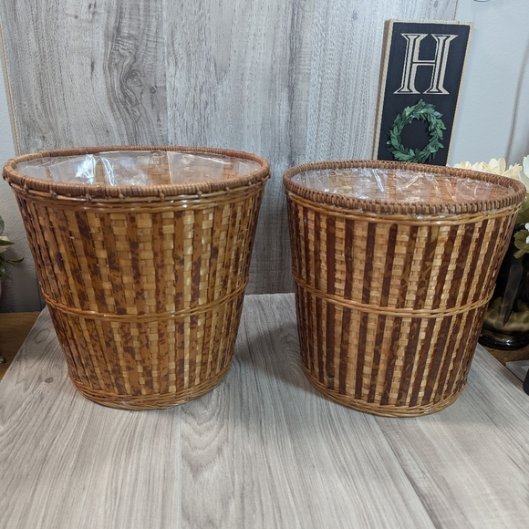 Rattan Woven Wicker Wastebaskets (2)Trash Can Pail VTG 1970s Tortoise w/Liners